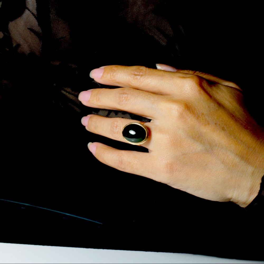 Vintage Mid-Century Nephrite Jade Cabochon 14K Yellow Gold Ring - Picture 4 of 6